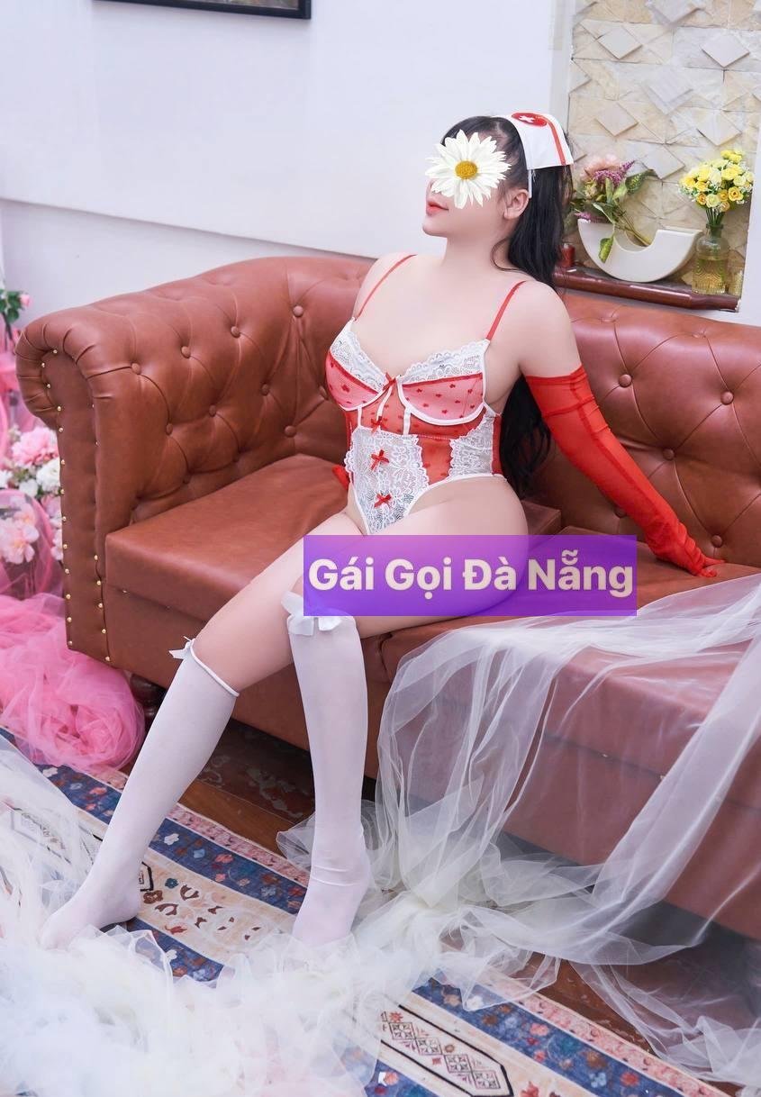 Hoàng Quyên – Gái gọi bến xe rất xinh, nhiệt tình làm tình chu đáo